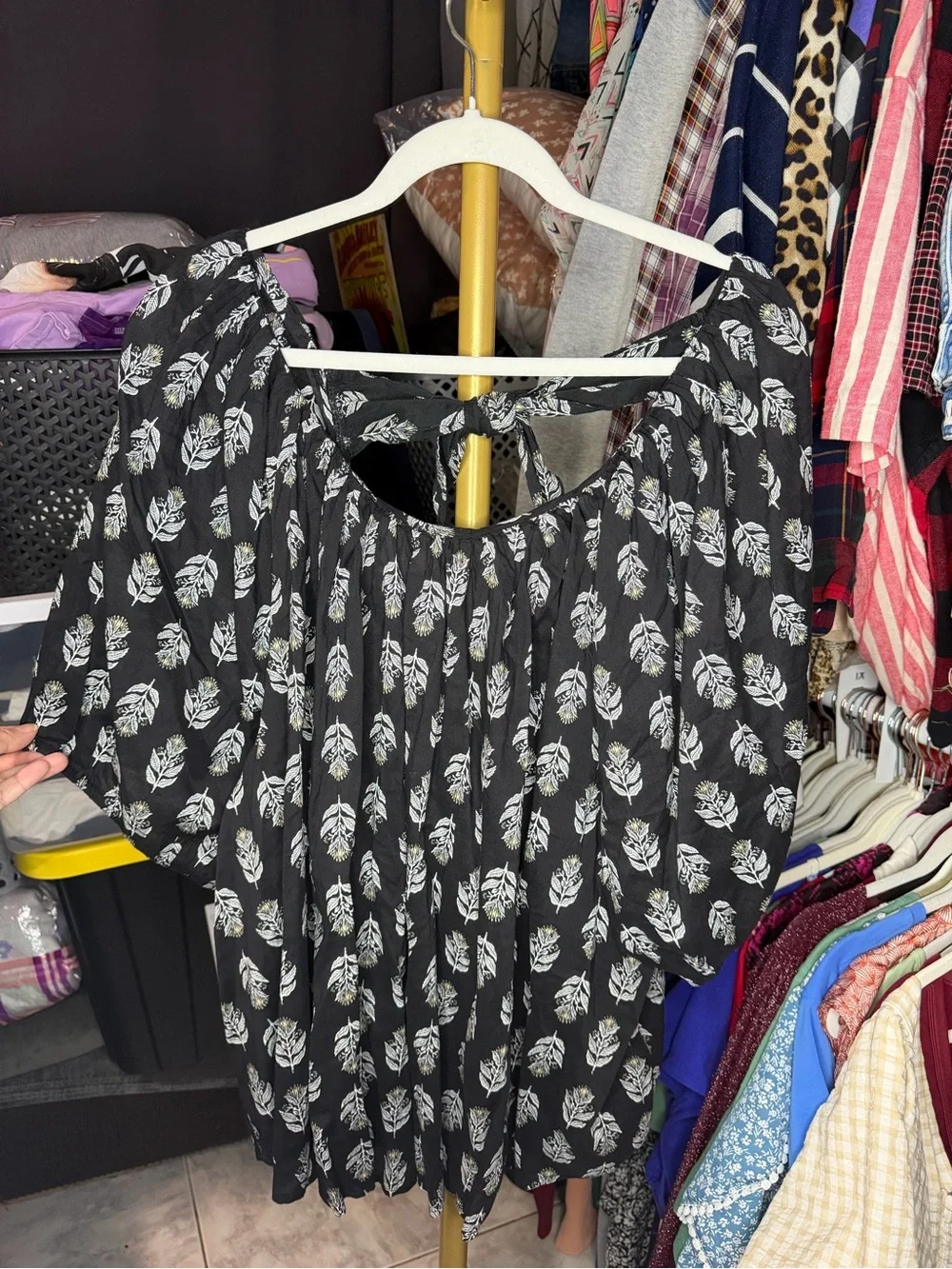 NWOT Old Navy Black Short Sleeve Scoop Neck Leaf Print Top
